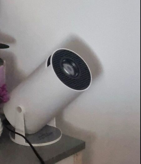 Projector Bluetooth with White Screen