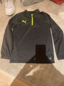 Puma boys half zip size XL boys .