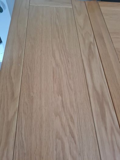 kitchen wooden table extendable in VGC with leather chairs