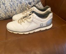 Golf shoes