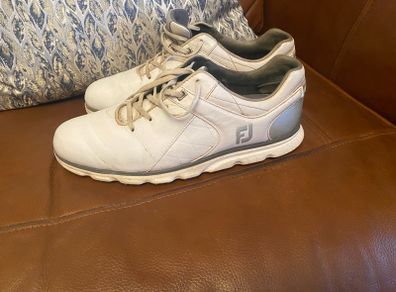Golf shoes