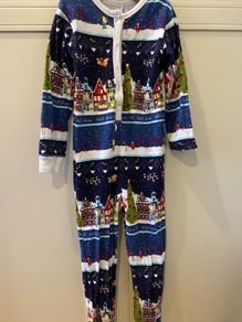 Willow by Leigh Tucker all in one Nollaig Shona pyjamas onesie 5-6 years