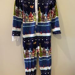 Willow by Leigh Tucker all in one Nollaig Shona pyjamas onesie 5-6 years