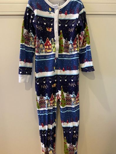 Willow by Leigh Tucker all in one Nollaig Shona pyjamas onesie 5-6 years