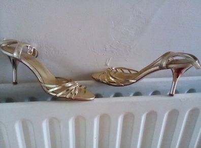 Gold strappy sandals/ shoes . Ideal for a wedding or night out . Size 6.In box