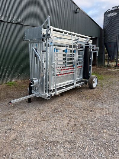 New cattle squeeze crush