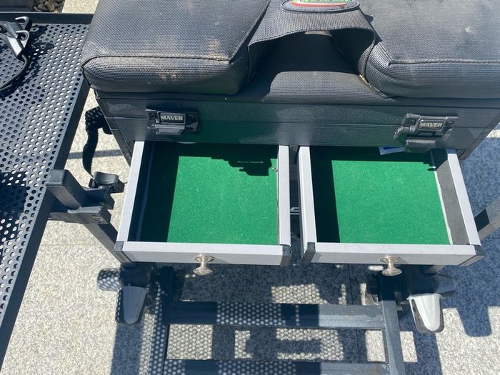 Maver MX1500 fishing box