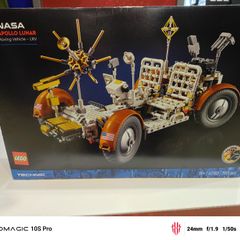Lego Apollo Lunar Rover 42182