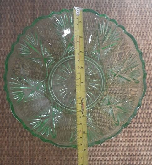 BOWL - Vintage - Green Glass - Dessert - Fruit Dish