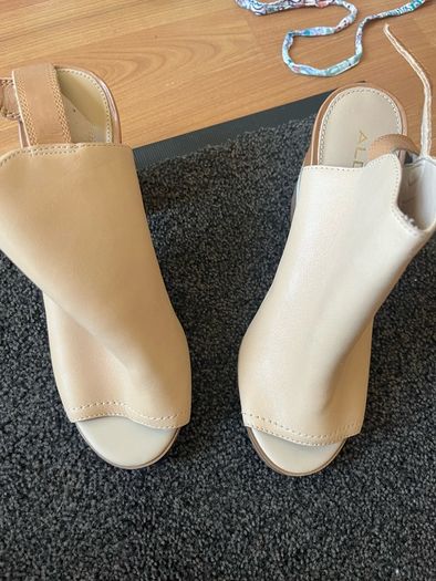 Never worn Aldo leather peep toe beige mules shoes heels