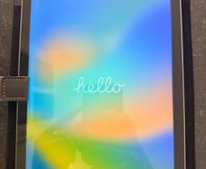 Apple iPad 5th Generation 32GB WiFi Case Included