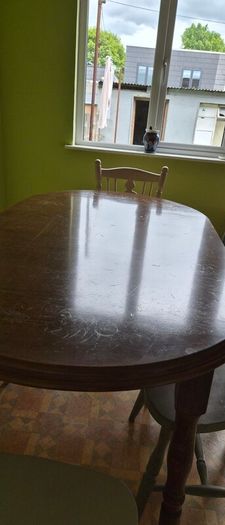 Table & Chairs
