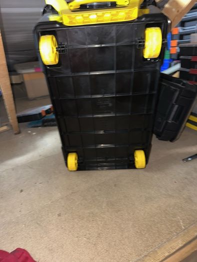 really useful trunk 64l on wheels as new