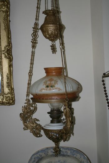 Antique Counter-Weighted  Parlor Oil Lamp