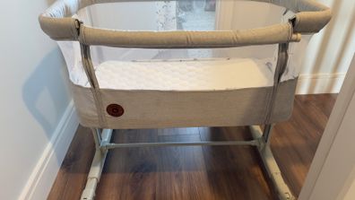 Baby cot / bedside
