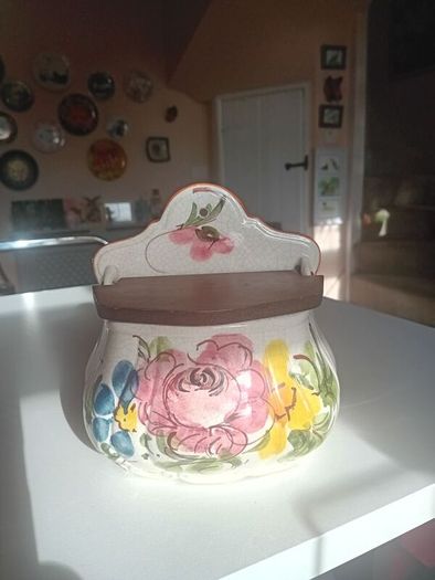 Antique Italian cermic salt cellar or tea bag caddy