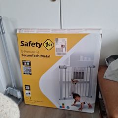 Safety 1st stair gate