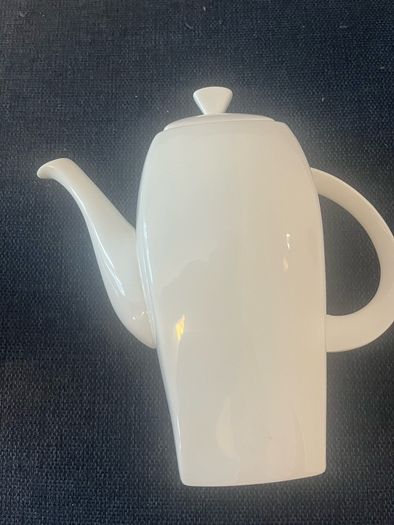 Porcelain rea/coffee pot