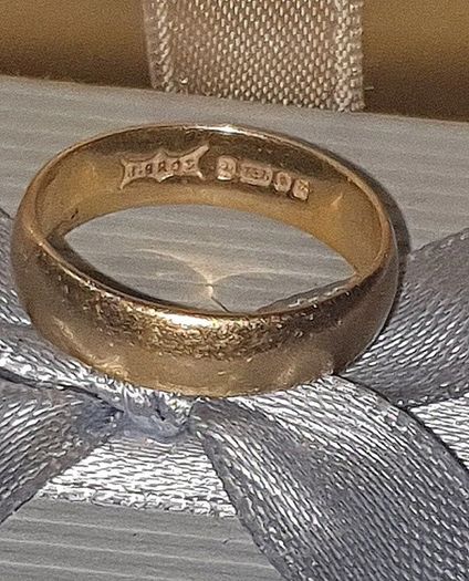Pristine Vintage 22ct Gold Wedding Band-B.BROS