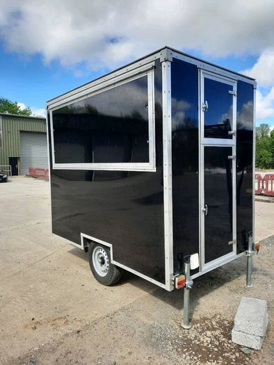 Mobile catering trailer