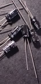 Capacitor 100uf 10v - 8 Capacitors