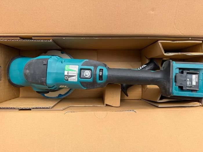 Makita DPO600Z 18V Cordless Polisher + 3M Pads
