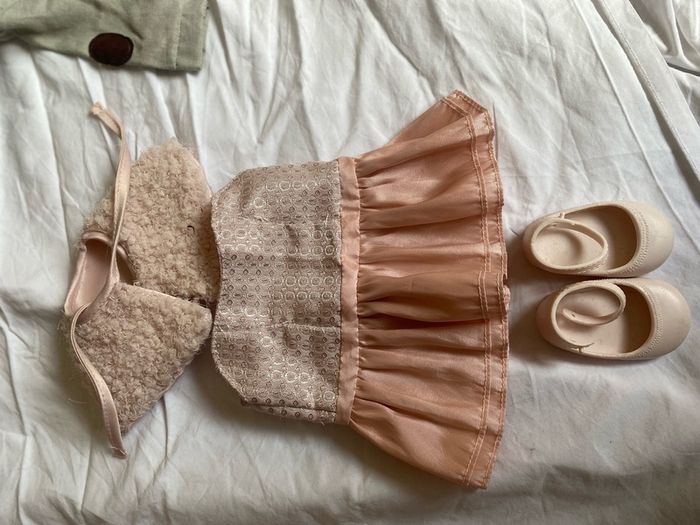 Our generation food truck, bathtub, picnic table, dolls, and clothes