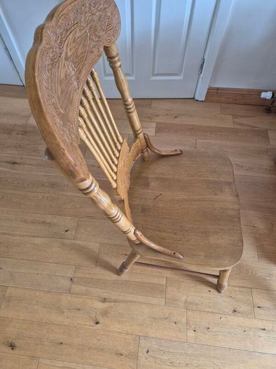 Beautiful solid mahogany extendable dining table and 6 chairs