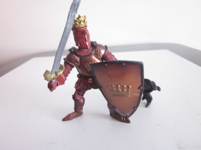 Papo Red Knight with Sword/ Shield  Figure 2007