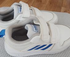 Adidas   leather  trainers like New Junior Trainers like New 8 euro