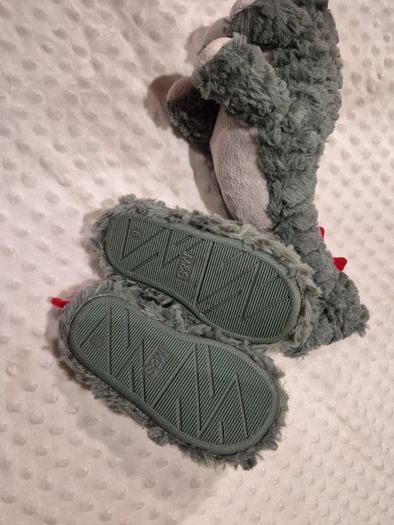 Marks and Spencer dino slipper size 6 (23) and soft toy set