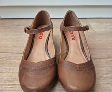 Tan Mary Jane leather shoes