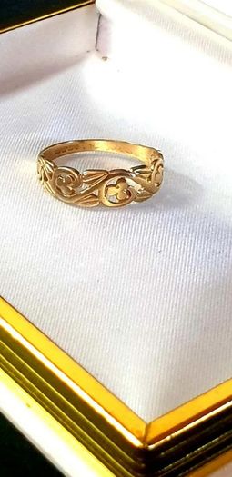 Vintage Hallmarked 9ct Gold 'Clover' Wedding Band
