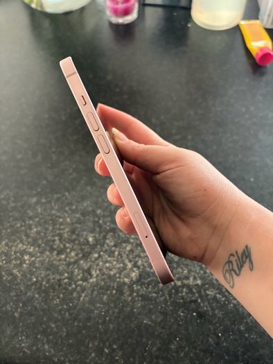 pink iphone 15