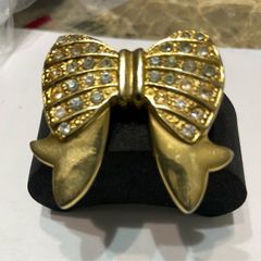 Bow  brooch
