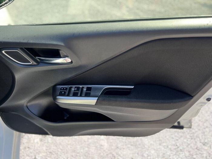 Honda Grace hybrid  1,5 2016