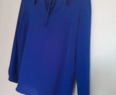 Top in bright blue, 4/4 sleeves