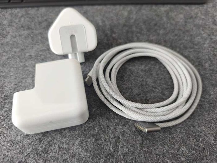 Apple Charger + MagSafe 3 Cable
