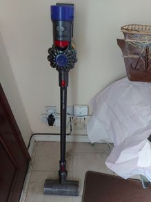 DYSON V8 Animal Extra cyclone Vacuum Cleaner, in very good condition