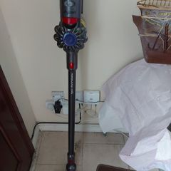 DYSON V8 Animal Extra cyclone Vacuum Cleaner, in very good condition