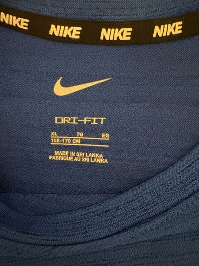 Boys nike t-shirt xl
