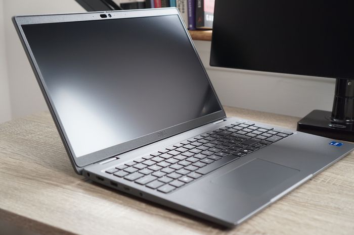 Dell Latitude 3550 15.6" | i5-1335U | 16GB | 256GB
