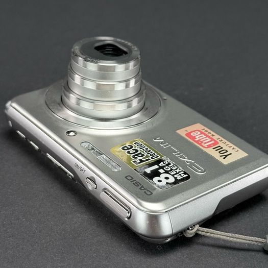 Casio Exilim EX-S880 digital camera