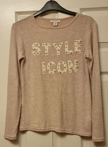 Age 9 / 10 Years  - A Lovely Soft Knit Top with Cute Pearl Logo - Read Carefully