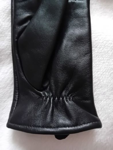 Totes Isotoner Black Leather Gloves - Smartouch - Small fit - New Without Tags RRP 25
