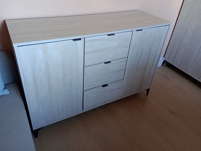 Sideboard with three drawers and two cupboards