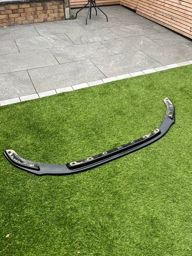 Volkswagen transporter T6 front splitter came from a 2017
