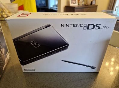 Nintendo DS Lite, games and accessories