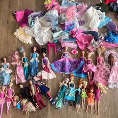 25 Barbie and other Disney dolls