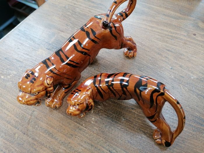 Set of two vintage ceramic Bengal tigers